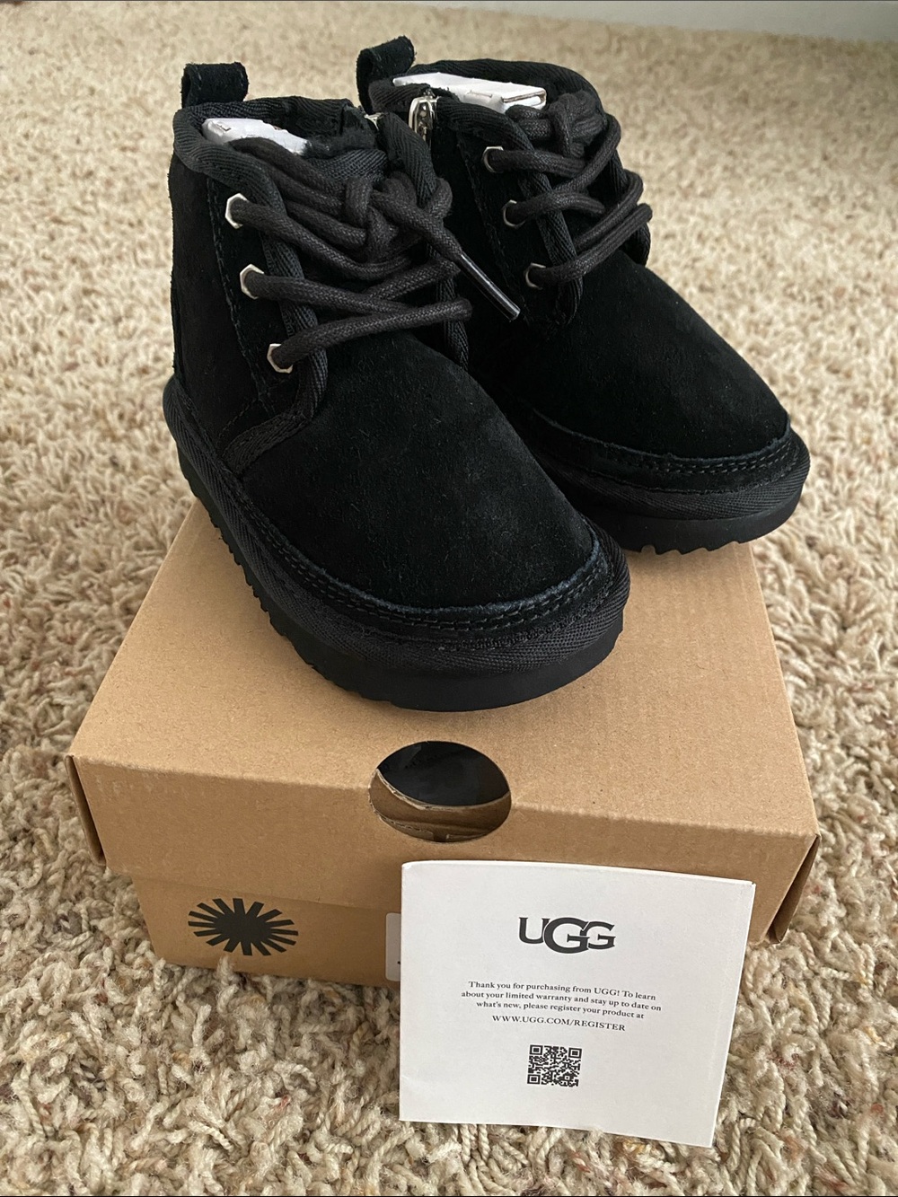 UGG Neumel ll Chukka Boot Black Suede Toddler Size 6   Free Shipping!
